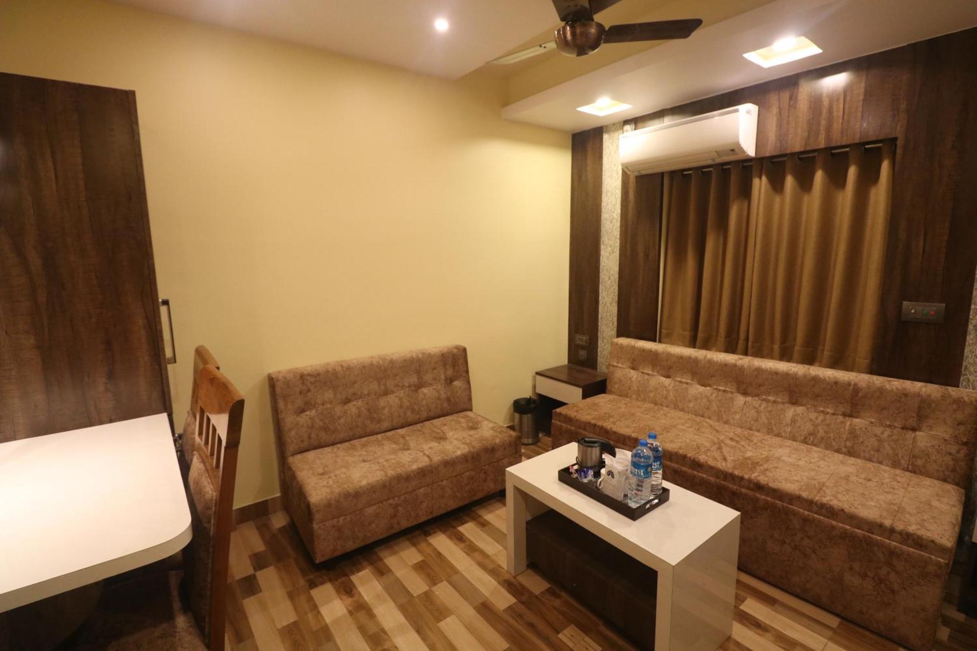 Hotel Mohar Residency à Calcutta Extérieur photo